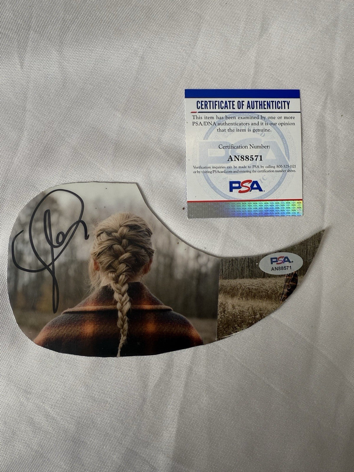 🎸 Taylor Swift Signed Pickguard w/ PSA DNA COA – Evermore Album Era | Rare Folk